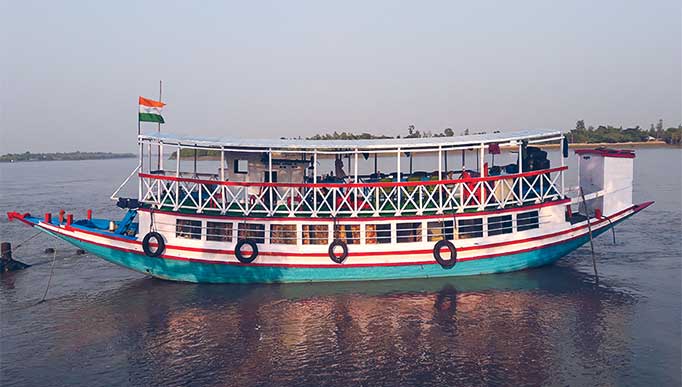 Sundarbans and nothing else to party in the Houseboat